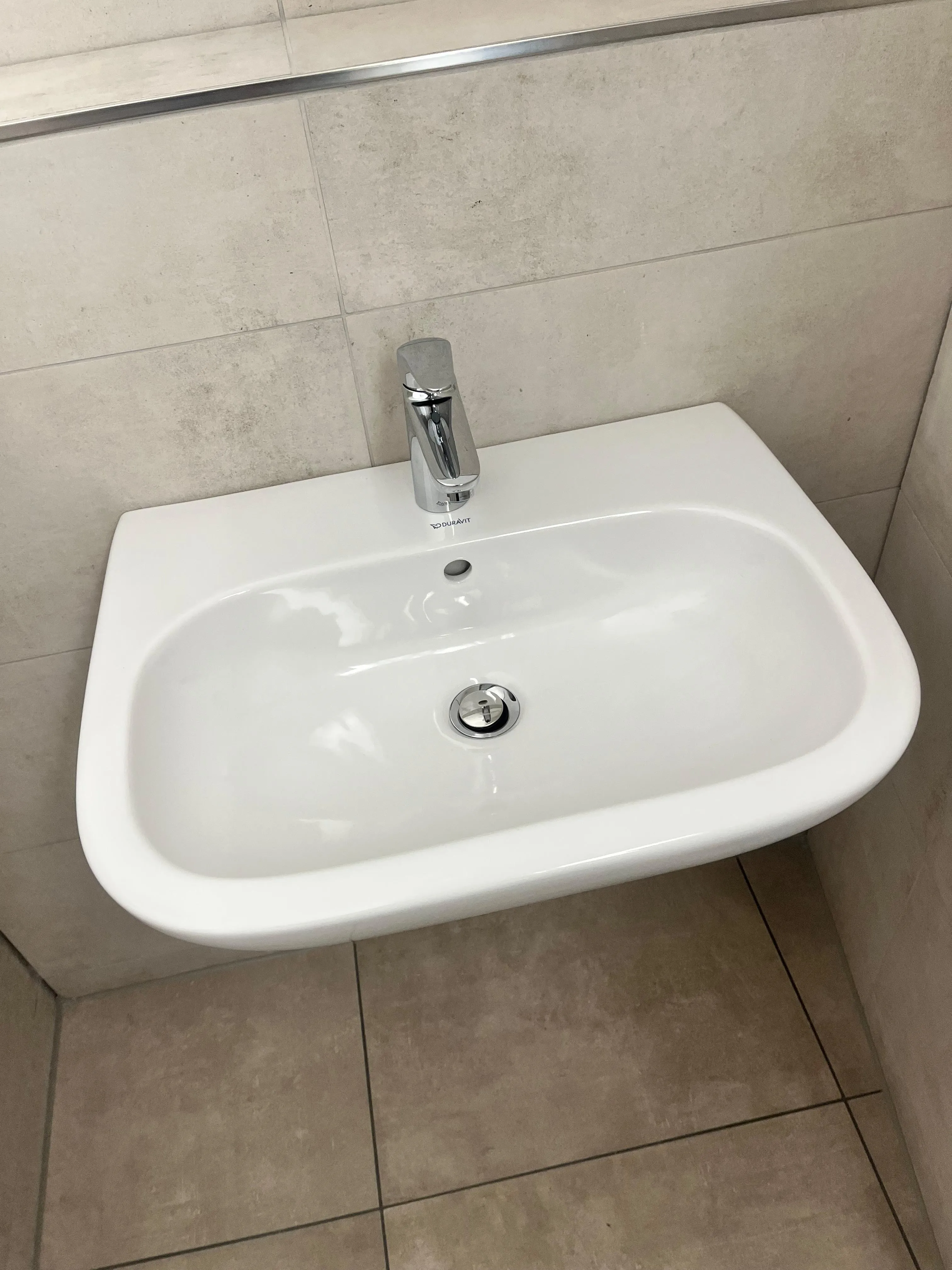 Waschbecken nach der Reinigung